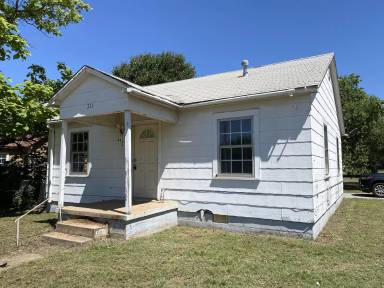 Main picture of 311 E Chestnut Ave