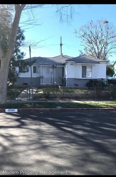 Main picture of 19100 Welby Way