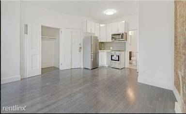 Main picture of 31 E 1st St