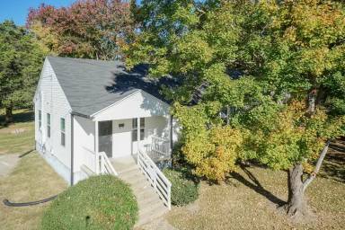 Main picture of 253 E Mason St