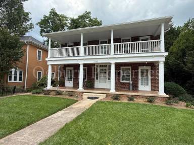 Main picture of 720 S Hawthorne Rd