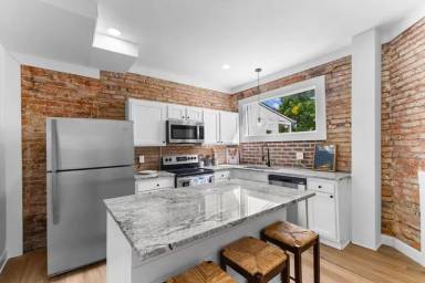 Main picture of 1399 E Long St