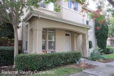 Main picture of 439 Nicholas Dr