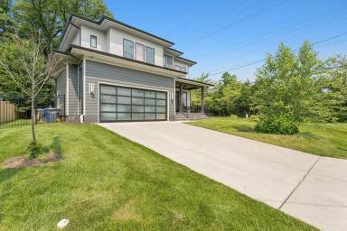 Main picture of 2500 Fowler St