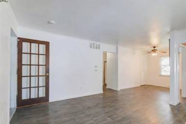 Main picture of 12851 Saratoga St