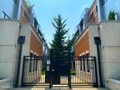 Main picture of 2225 W Madison St