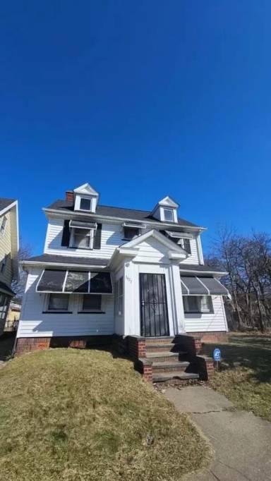 Main picture of 3427 E 121st St