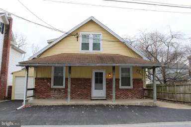 Main picture of 1318 Kinderhook Rd