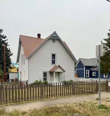 Main picture of 301 W 3rd St
