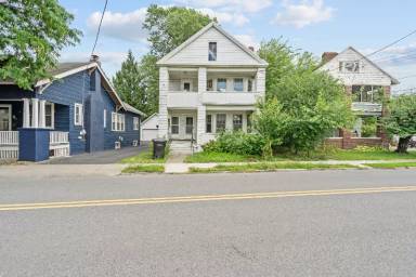 Main picture of 22 N Lake Ave