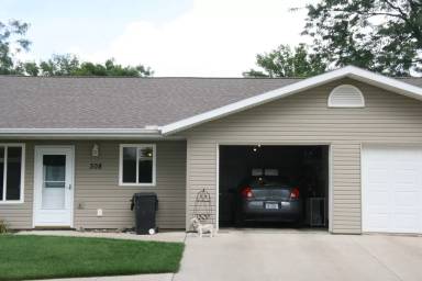 Main picture of 306 S 8th St