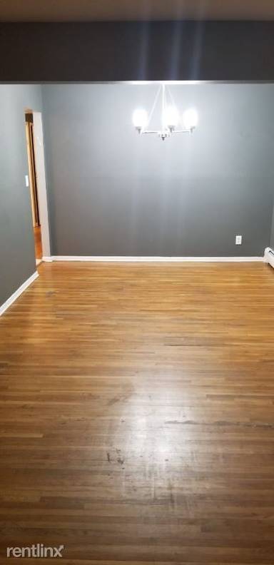 Main picture of 7220 Main St