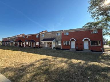 Main picture of 908 N Meadows Ct