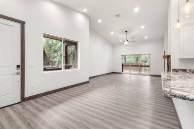 Main picture of 2900 W Villa Loop