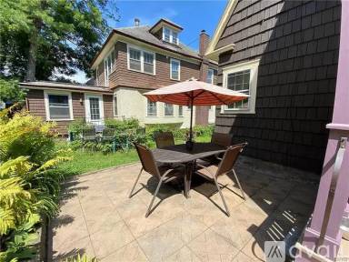 Main picture of 238 Greenwood Pl