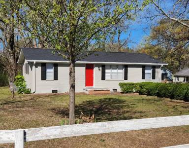 Main picture of 2067 Salem St