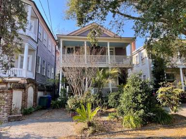 Main picture of 32 1/2 Chapel St