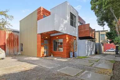 Main picture of 3425 Louise St