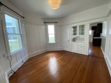 Main picture of 31 Dearborn St