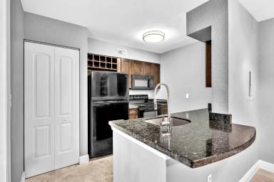 Main picture of 2820 N Oakland Forest Dr