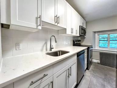 Main picture of 327 Meetinghouse Ln