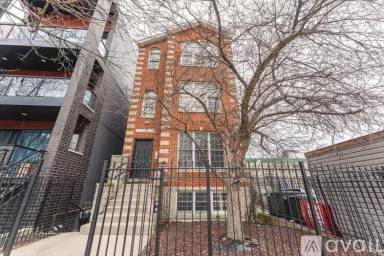 Main picture of 1112 N Marshfield Ave