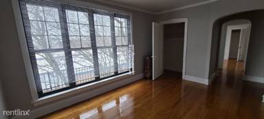 Main picture of 1739 W Devon Ave