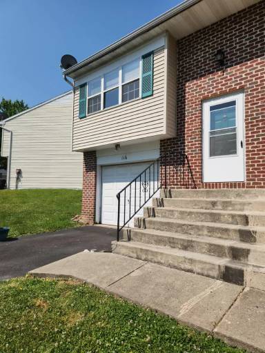 Main picture of 100 Pickwick Pl