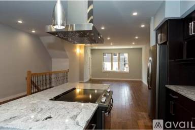Main picture of 2015 S Hutchinson St