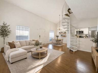 Main picture of 2401 Leon St