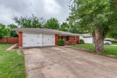 Main picture of 302 N Cottonwood Dr