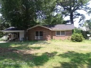 Main picture of 3200 Desire St