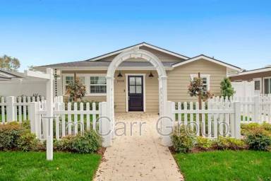 Main picture of 1805 Clay St