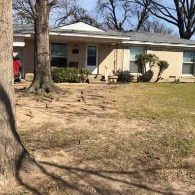 Main picture of 135 E Holland Dr