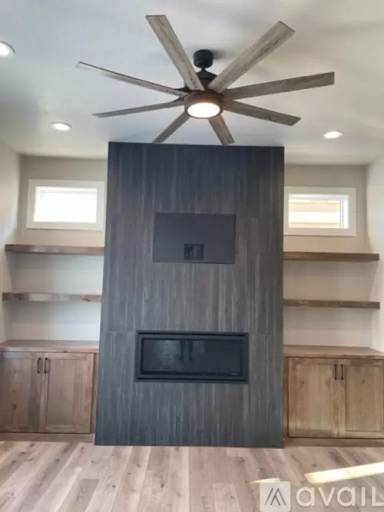 Main picture of 2715 W Woodlawn Ave