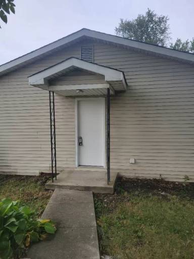 Main picture of 105 N Main St