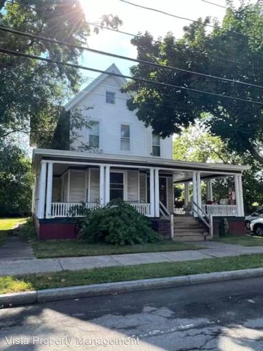Main picture of 30 Lake Ave