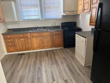 Main picture of 285 Marion Ave