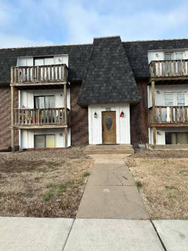 Main picture of 821 E Wayne Ave