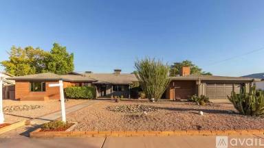 Main picture of 2023 W Windsor Ave
