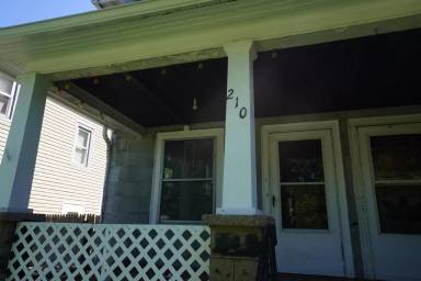 Main picture of 210 14th St