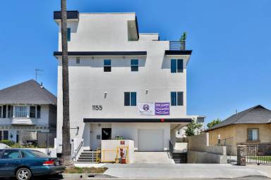 Main picture of 1155 W 36th Pl