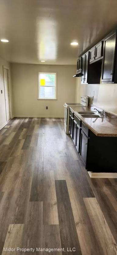 Main picture of 241 S Penn St