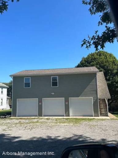 Main picture of 321 McConnell St