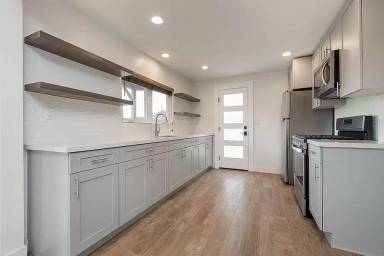 Main picture of 3688 Columbia St