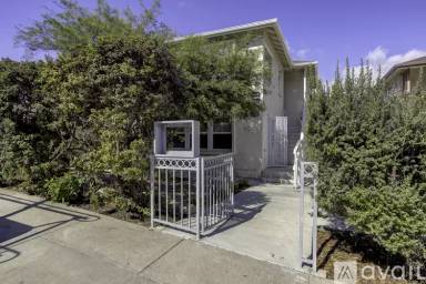 Main picture of 766 W 25th St