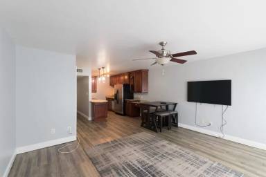 Main picture of 830 E Park Ave Apartments