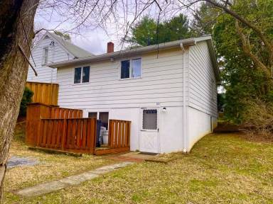 Main picture of 161 E Cherry Ln