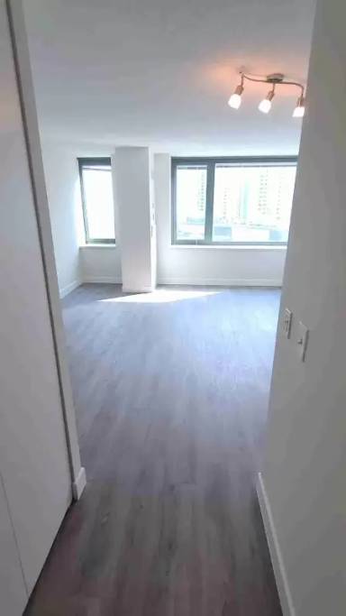 Main picture of 415 N McClurg Ct