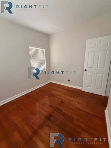 Main picture of 2365 Lantana Ave
